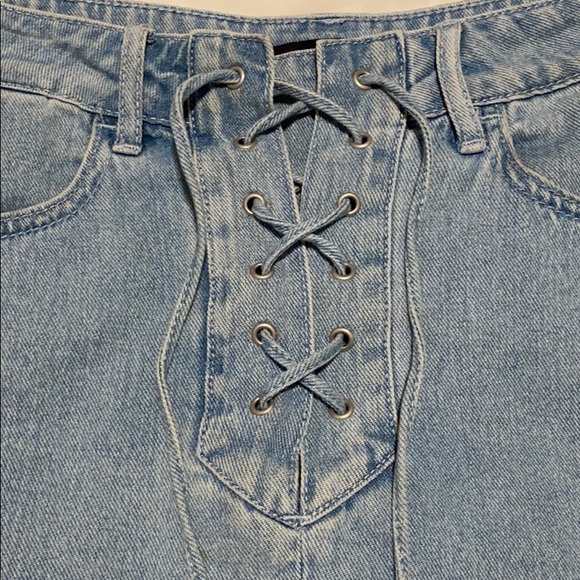 Kendall and Kylie tie up denim miniskirt - Picture 2 of 7